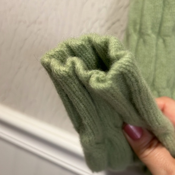 GAP Vintage Green Wool cable knit sweater size medium - Picture 7 of 11
